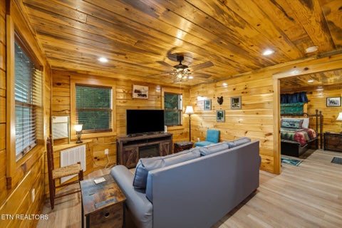 Tiny photo for 322 Mystical Creek Way, Cosby, TN 37722 (MLS # 1355401)