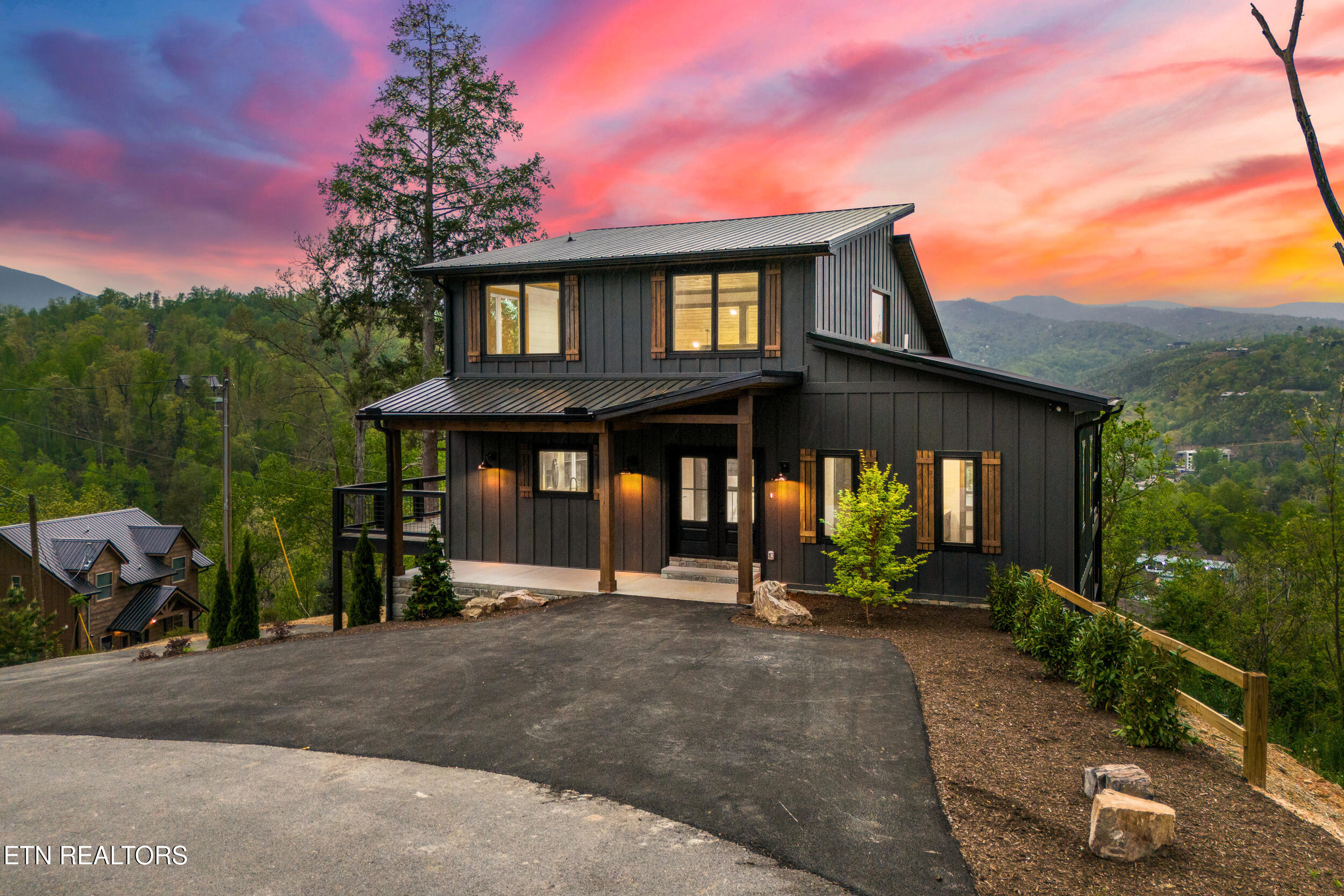 261 Browns Ridge Rd