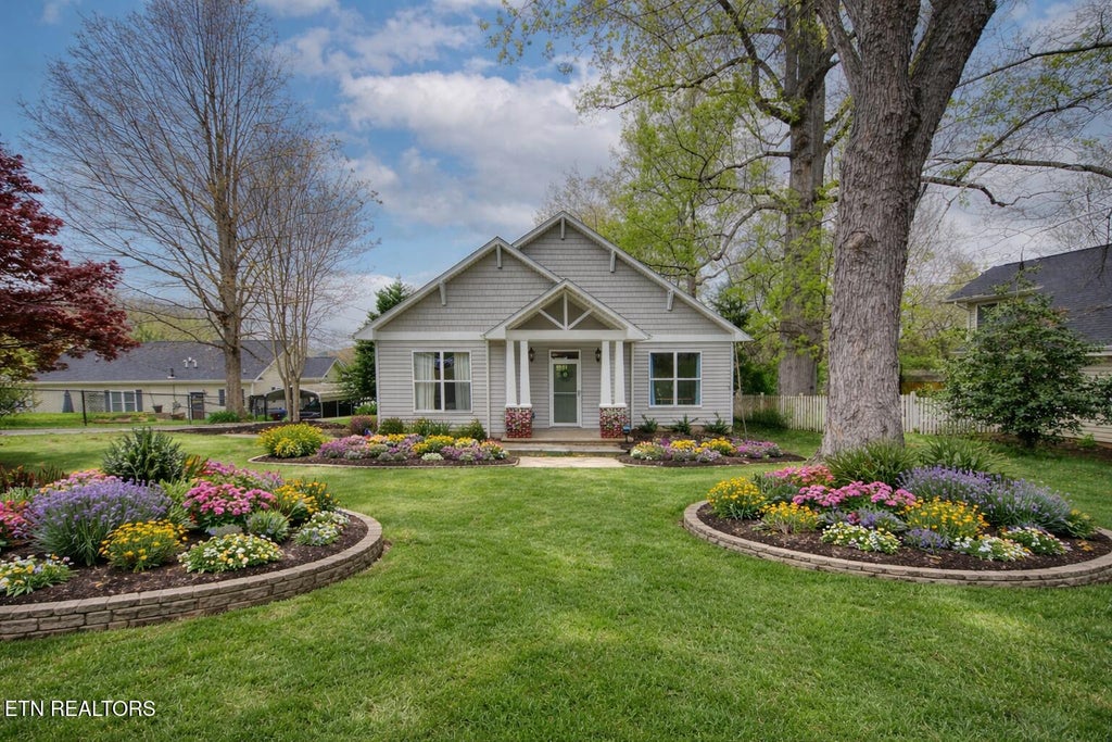 Photo of 141 Northwestern Ave, Oak Ridge, TN 37830 (MLS # 1334917)