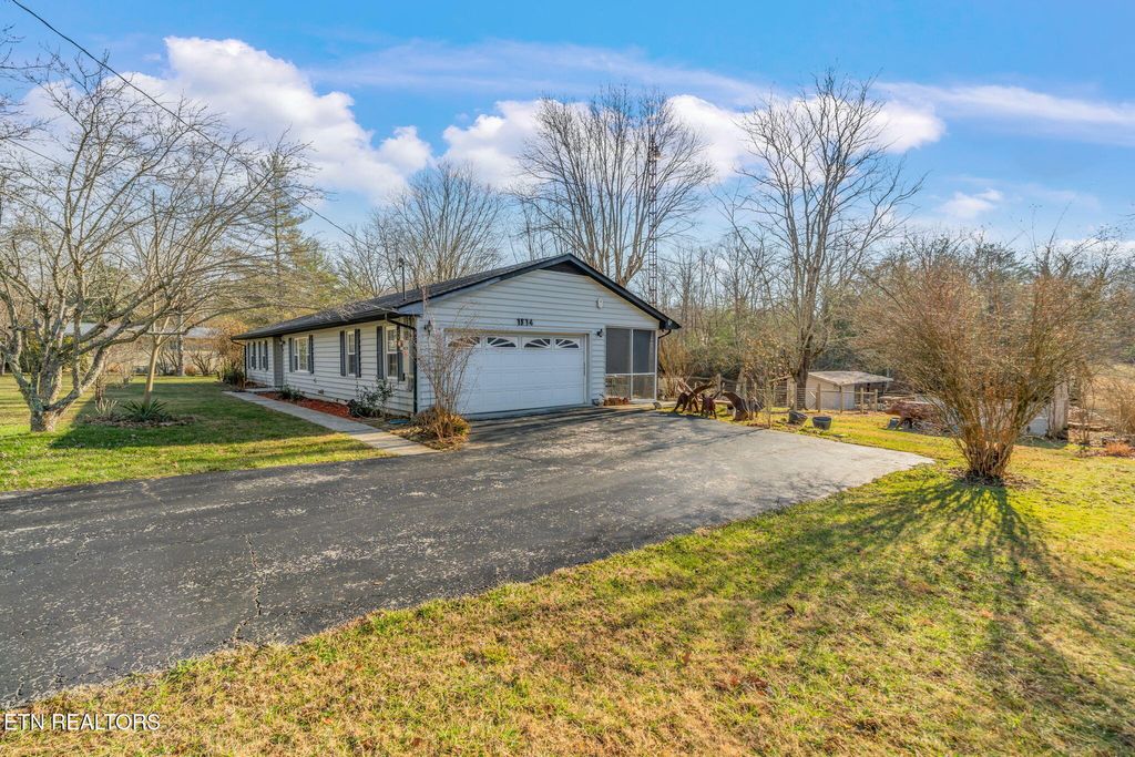 Photo of 1514 E Cherokee Rd, Crossville, TN 38572 (MLS # 1325213)
