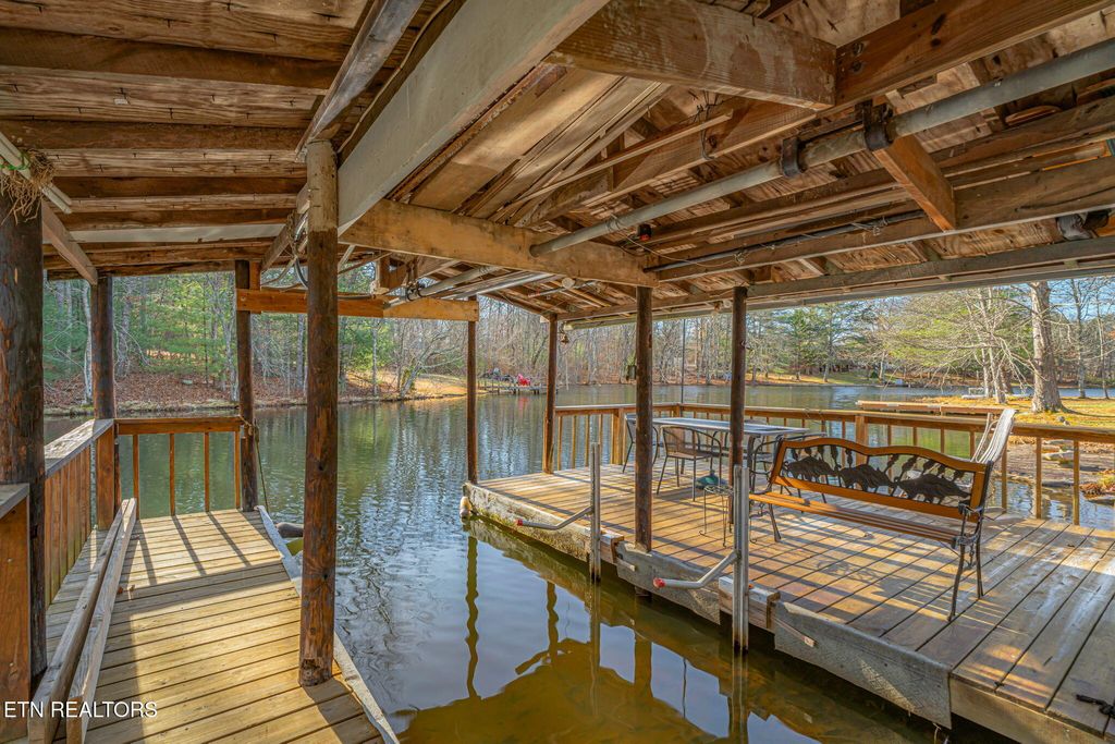 Photo of 1514 E Cherokee Rd, Crossville, TN 38572 (MLS # 1325213)