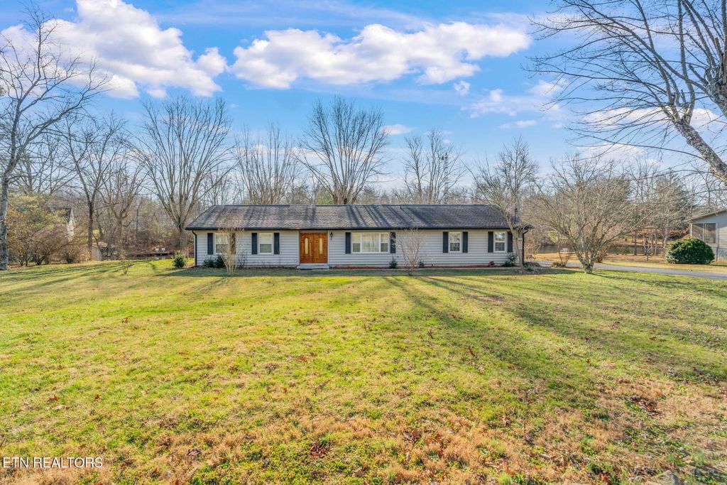 Photo of 1514 E Cherokee Rd, Crossville, TN 38572 (MLS # 1325213)