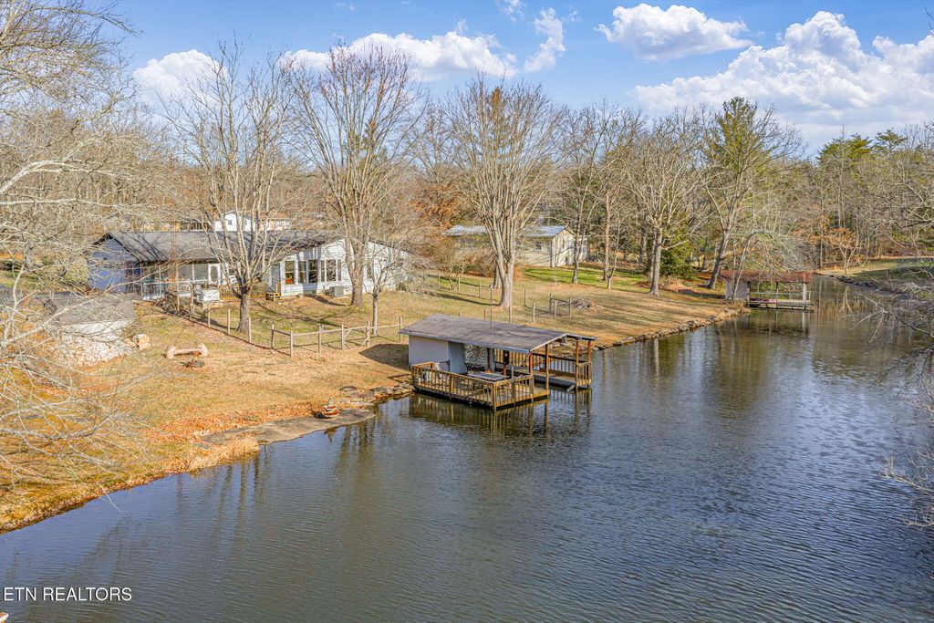 Photo of 1514 E Cherokee Rd, Crossville, TN 38572 (MLS # 1325213)