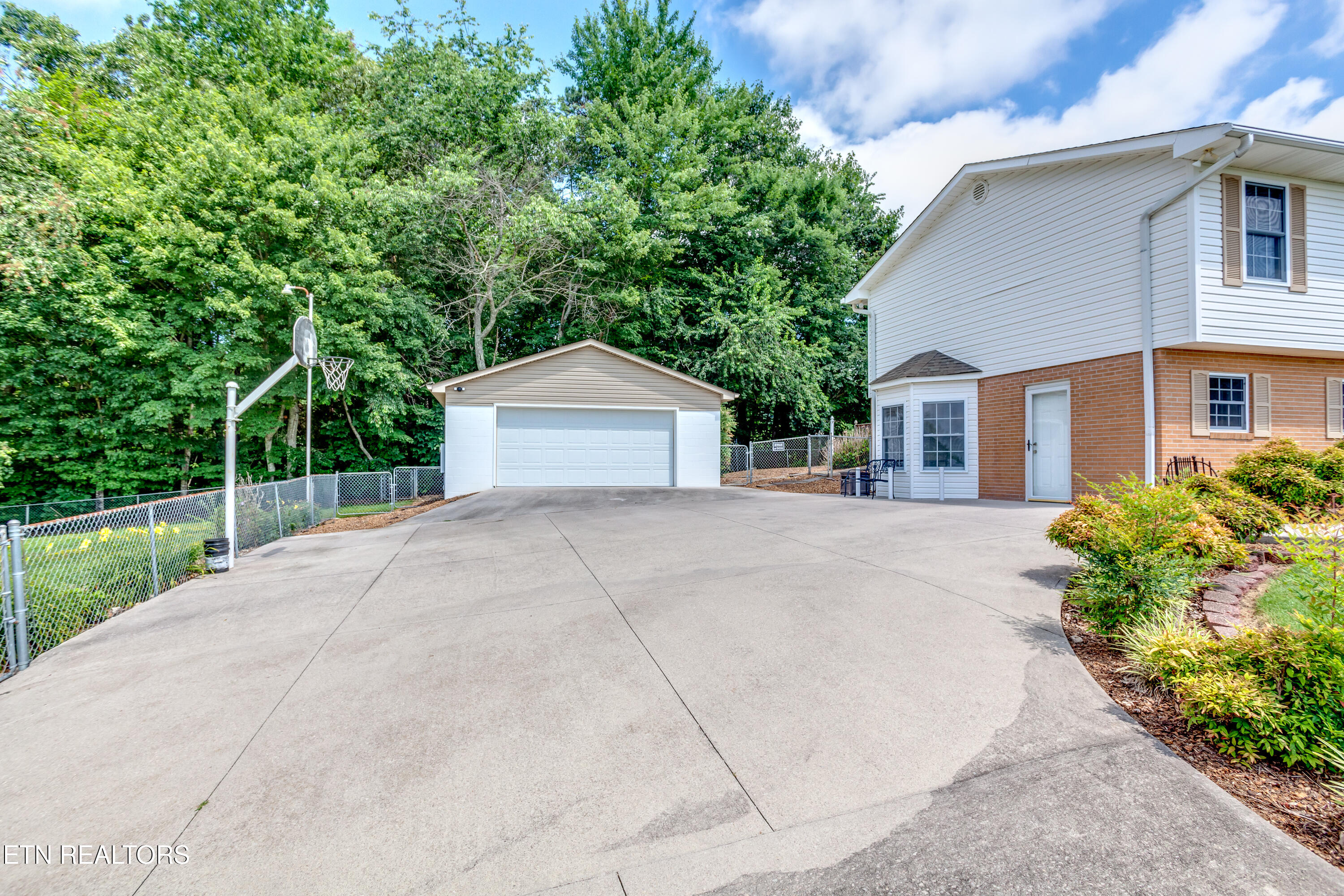 142 Highland Drive 130/131