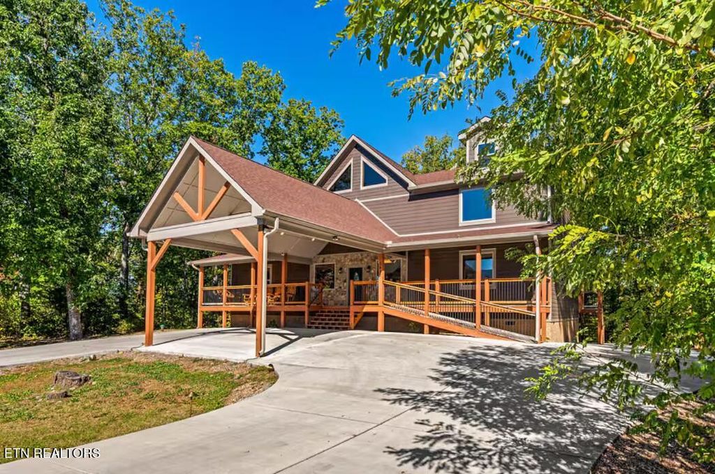 Photo of 2612 Cloud View Drive, Sevierville, TN 37862 (MLS # 1337305)