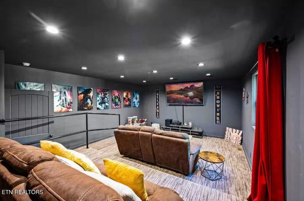 Photo of 2612 Cloud View Drive, Sevierville, TN 37862 (MLS # 1337305)