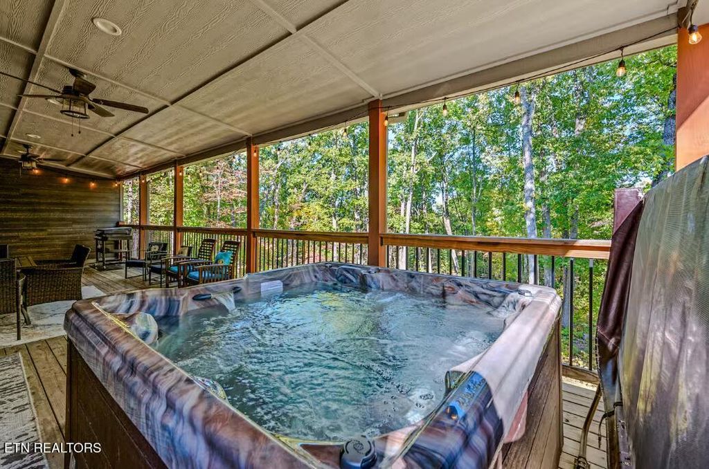 Photo of 2612 Cloud View Drive, Sevierville, TN 37862 (MLS # 1337305)