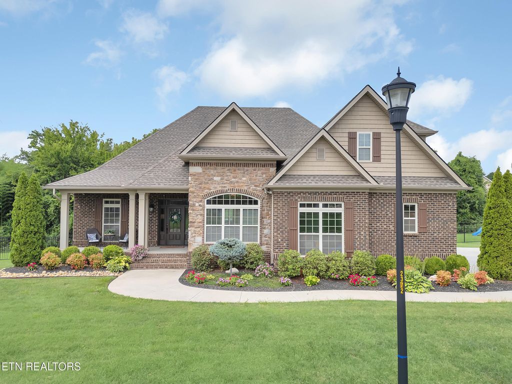 Photo of 1439 Edenbridge Drive, Alcoa, TN 37701 (MLS # 1311354)