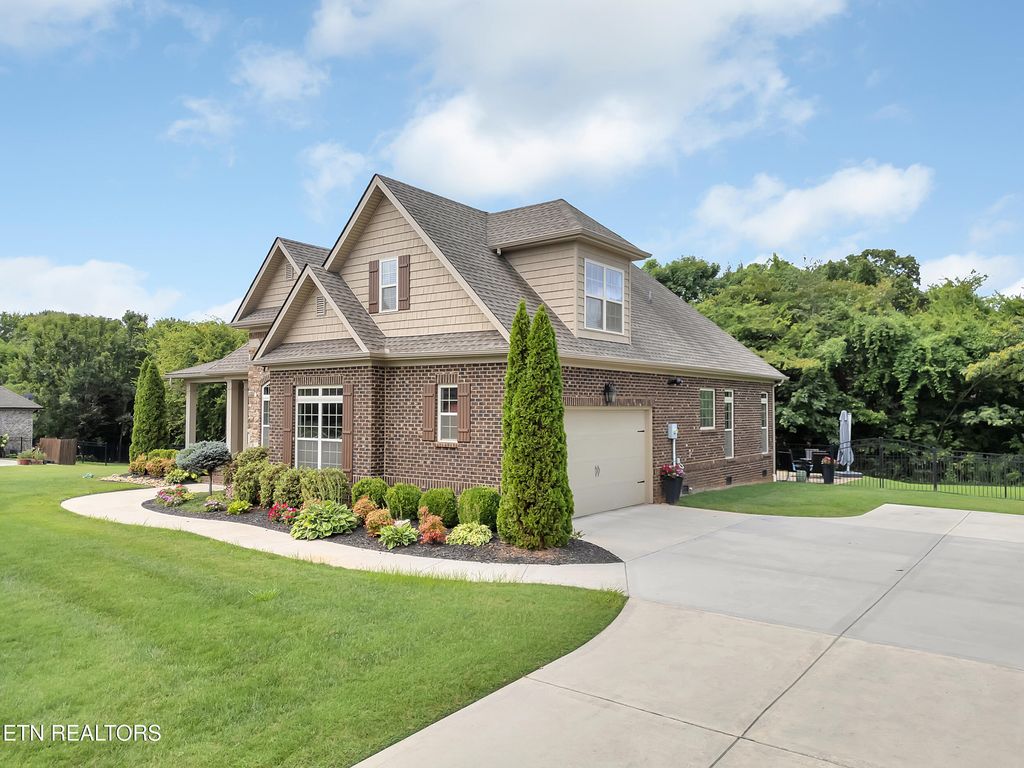 Photo of 1439 Edenbridge Drive, Alcoa, TN 37701 (MLS # 1311354)