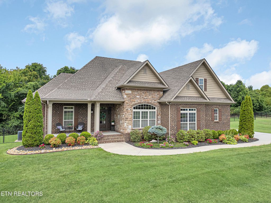 Photo of 1439 Edenbridge Drive, Alcoa, TN 37701 (MLS # 1311354)