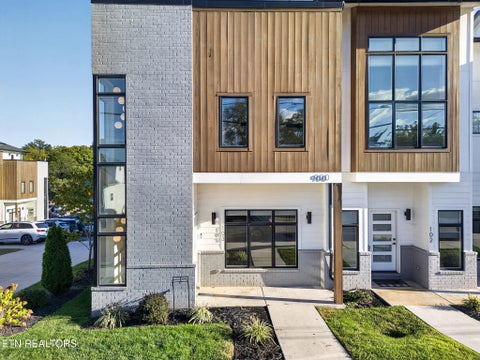 Photo of 900 Phillips Ave #103, Knoxville, TN 37920 (MLS # 1357201)