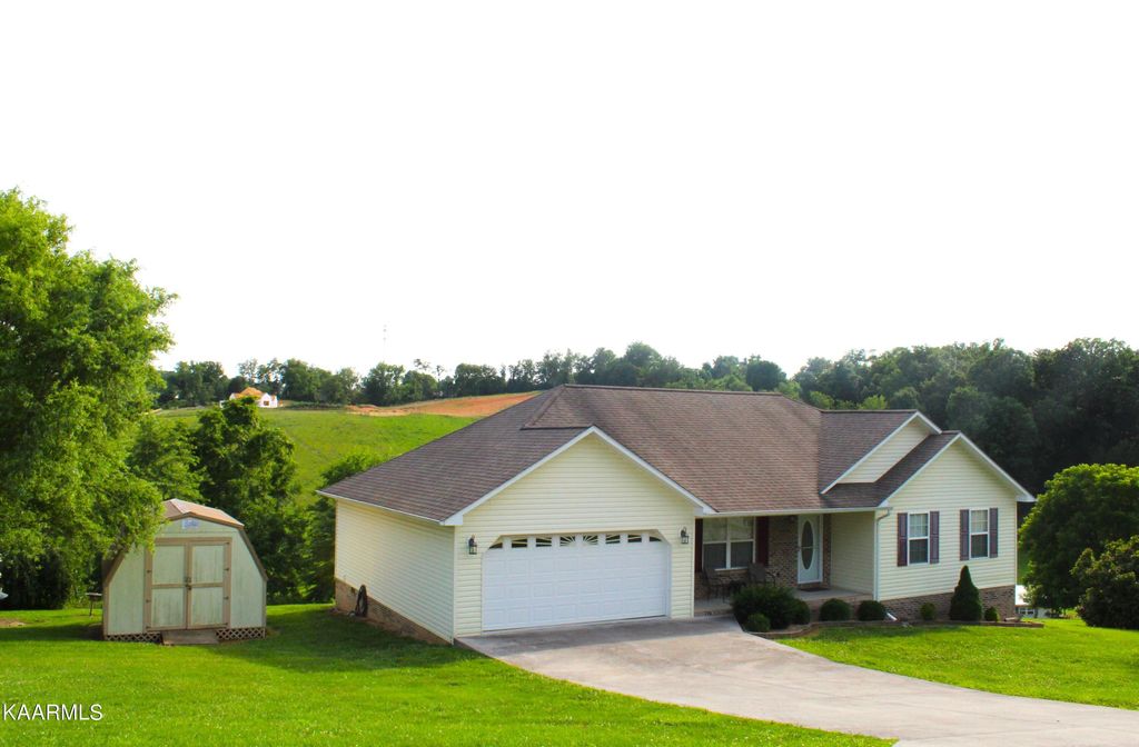 Photo of 138 Henley St, Tazewell, TN 37879 (MLS # 1231079)