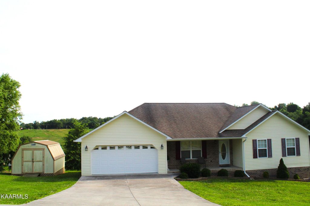 Photo of 138 Henley St, Tazewell, TN 37879 (MLS # 1231079)