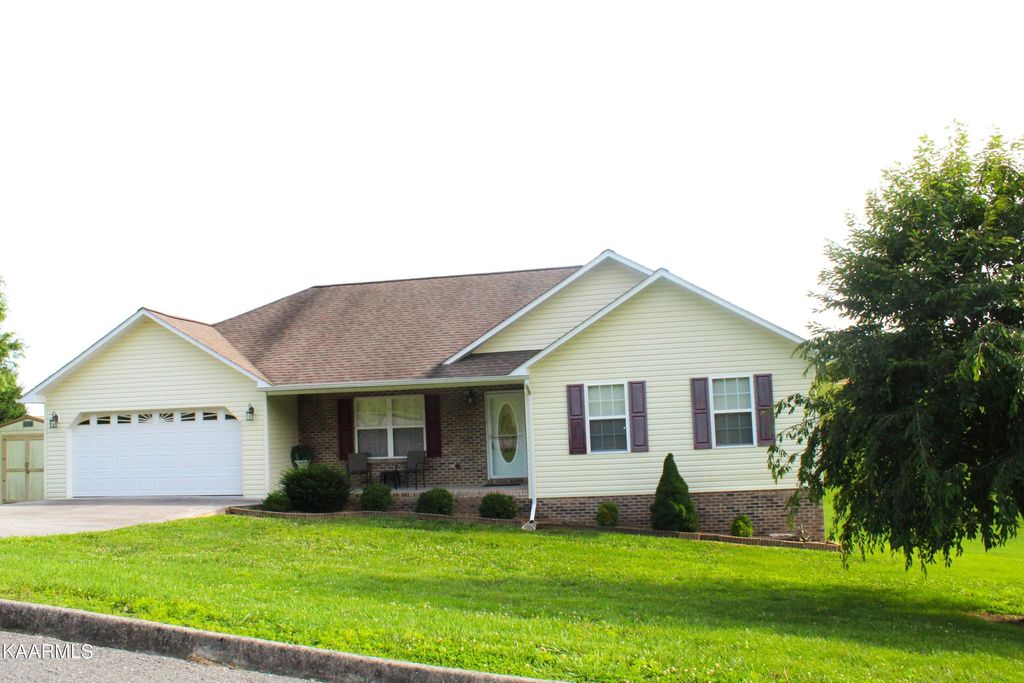 Photo of 138 Henley St, Tazewell, TN 37879 (MLS # 1231079)