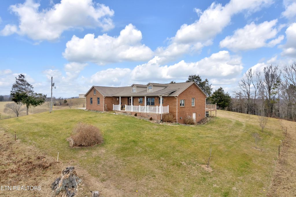 Photo of 414 England Rd, Tazewell, TN 37879 (MLS # 1253039)