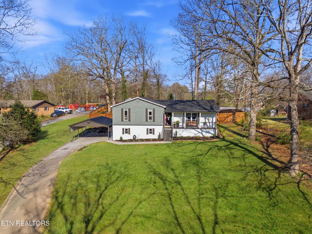 Photo of 3102 Forest Heights Circle, Lenoir City, TN 37772 (MLS # 1333651)