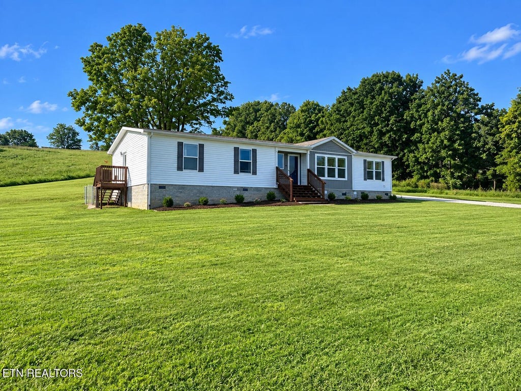 Photo of 702 N Kingston Ave, Rockwood, TN 37854 (MLS # 1354539)