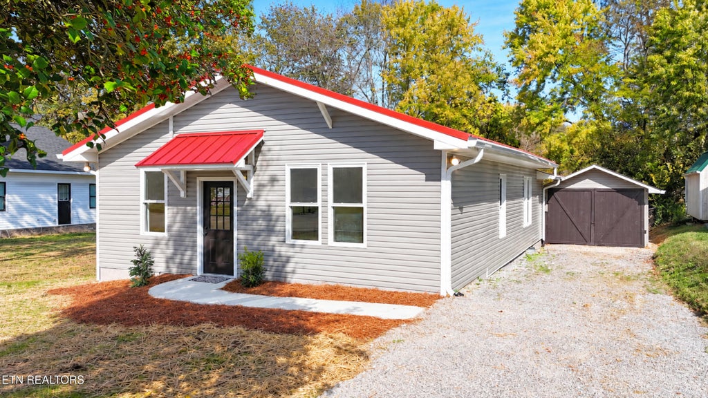 Photo of 1123 Hiawassee Ave, Knoxville, TN 37917 (MLS # 1360147)