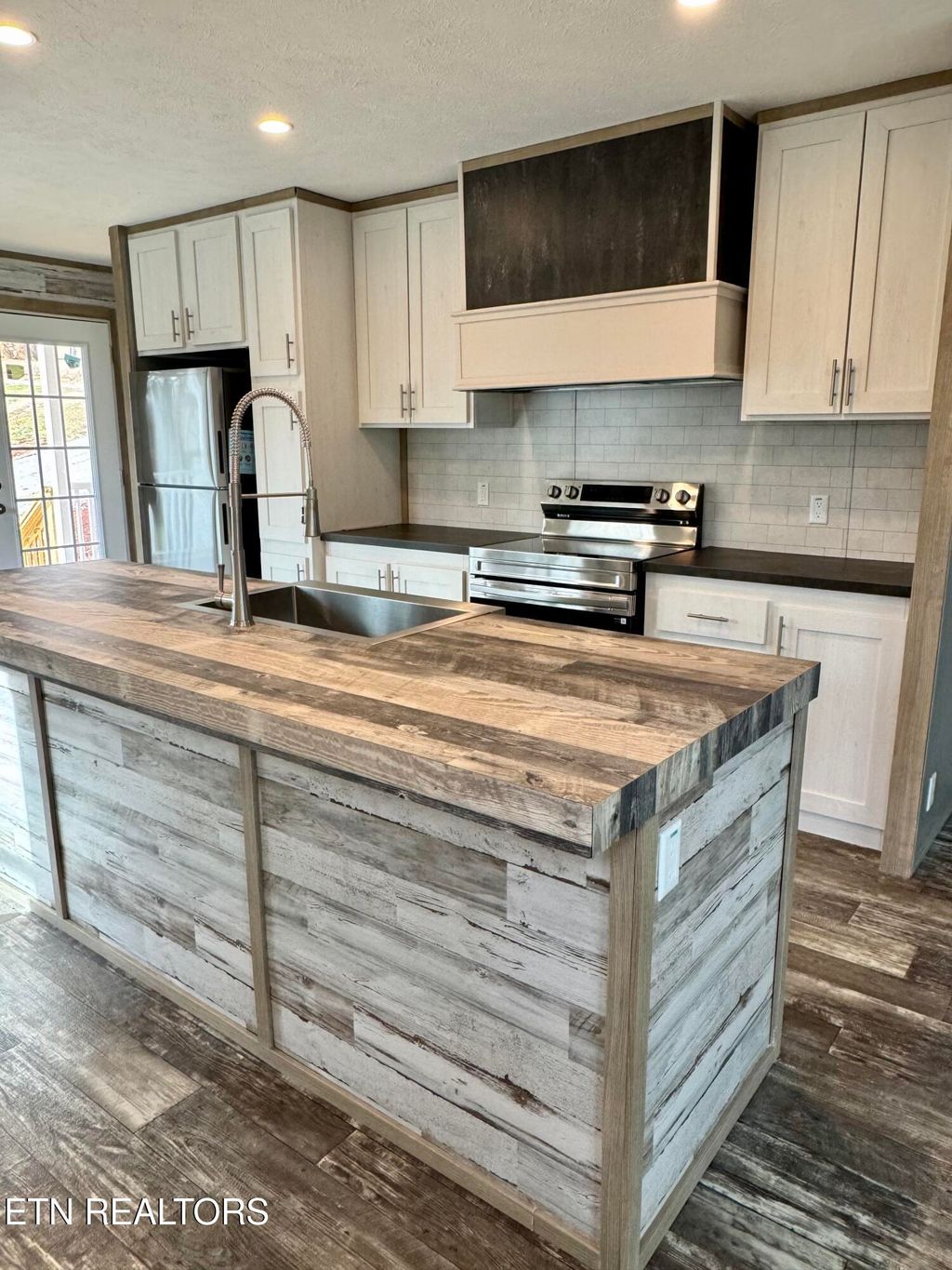 Photo of 132 Swicegood ln Lane, Harriman, TN 37748 (MLS # 1325251)