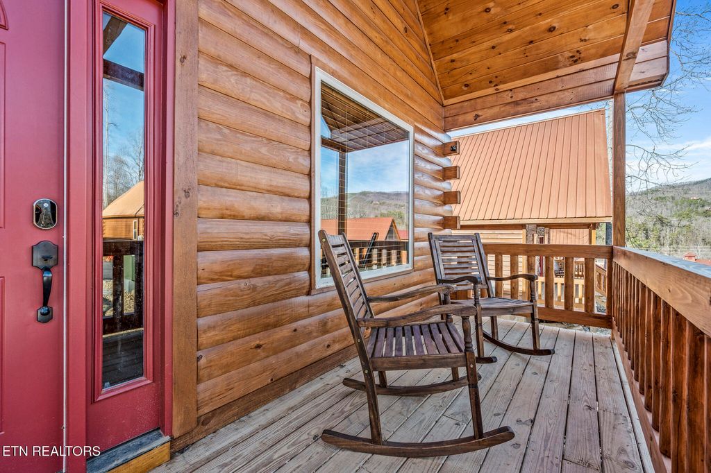 Photo of 3618 Parkland Way, Gatlinburg, TN 37738 (MLS # 1338236)