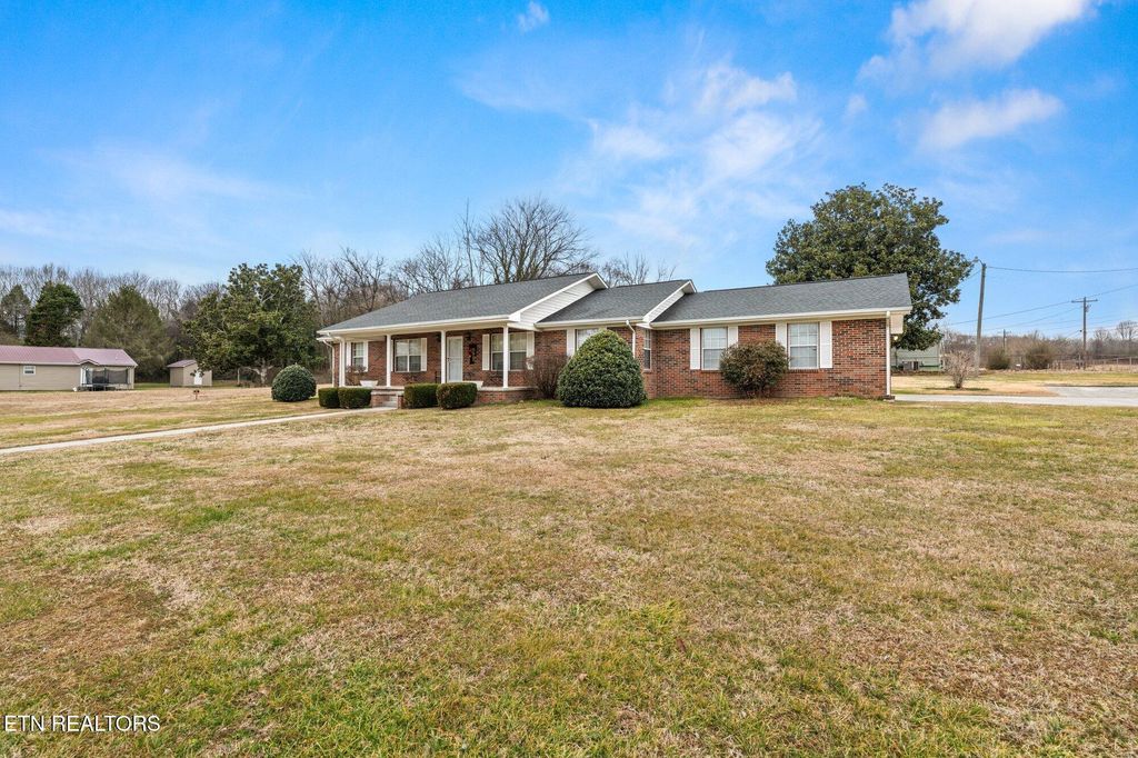 Photo of 1702 Chestnut St, Sweetwater, TN 37874 (MLS # 1289038)
