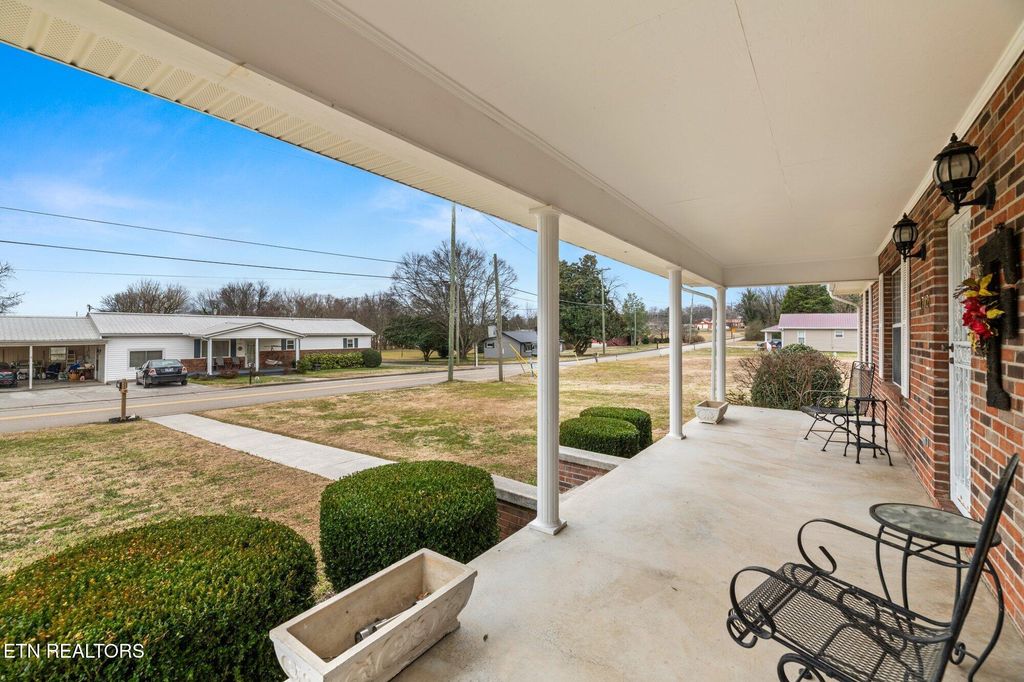 Photo of 1702 Chestnut St, Sweetwater, TN 37874 (MLS # 1289038)