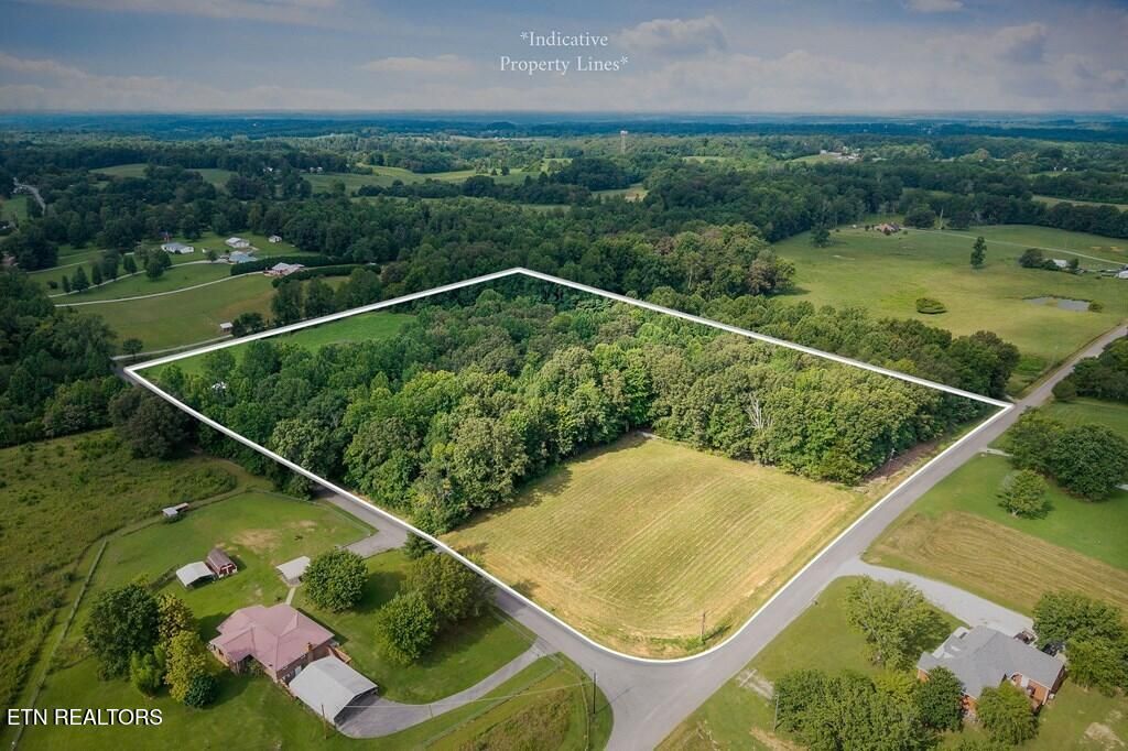 Photo of 833 WESLEY CHAPEL Rd, Sparta, TN 38583 (MLS # 1324378)