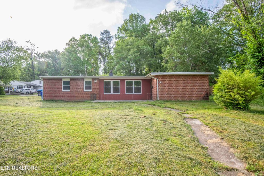 Photo of 191 Manhattan Ave, Oak Ridge, TN 37830 (MLS # 1299249)