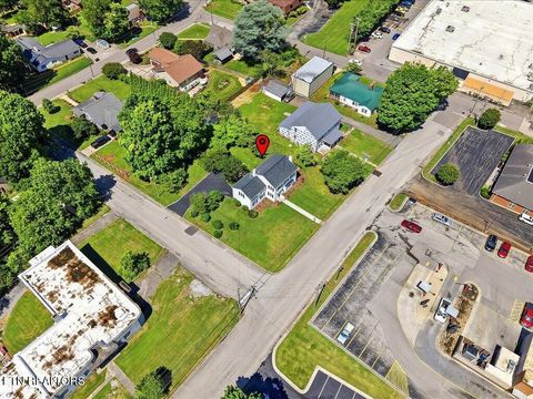 Tiny photo for 814 E Jefferson St, Jefferson City, TN 37760 (MLS # 1343108)