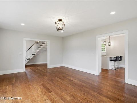 Tiny photo for 814 E Jefferson St, Jefferson City, TN 37760 (MLS # 1343108)
