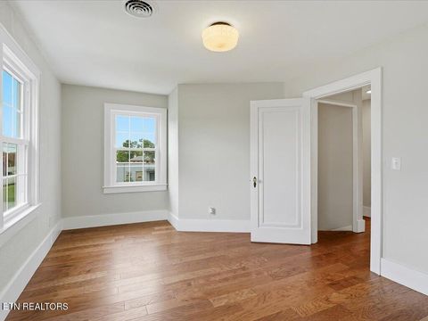 Tiny photo for 814 E Jefferson St, Jefferson City, TN 37760 (MLS # 1343108)