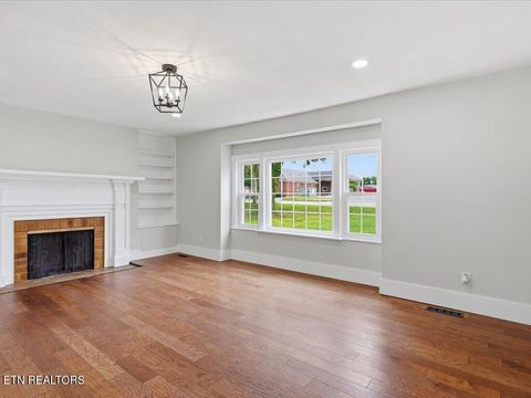 Tiny photo for 814 E Jefferson St, Jefferson City, TN 37760 (MLS # 1343108)