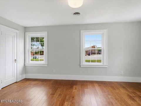 Tiny photo for 814 E Jefferson St, Jefferson City, TN 37760 (MLS # 1343108)