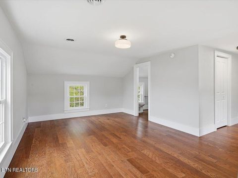 Tiny photo for 814 E Jefferson St, Jefferson City, TN 37760 (MLS # 1343108)
