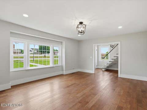 Tiny photo for 814 E Jefferson St, Jefferson City, TN 37760 (MLS # 1343108)
