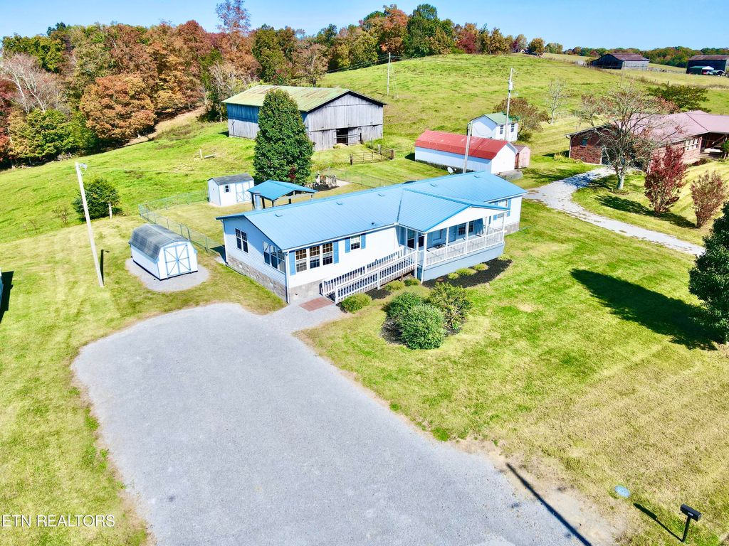 Photo of 1541 Cave Springs Rd, Tazewell, TN 37879 (MLS # 1243804)
