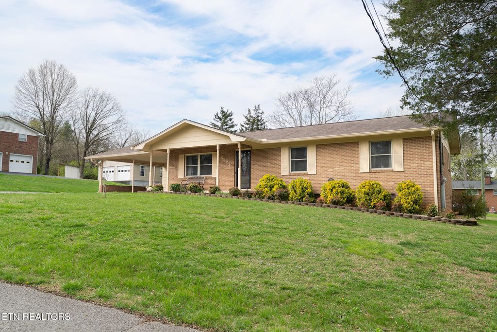 Photo of 2421 Vincinda Circle, Knoxville, TN 37924 (MLS # 1333836)