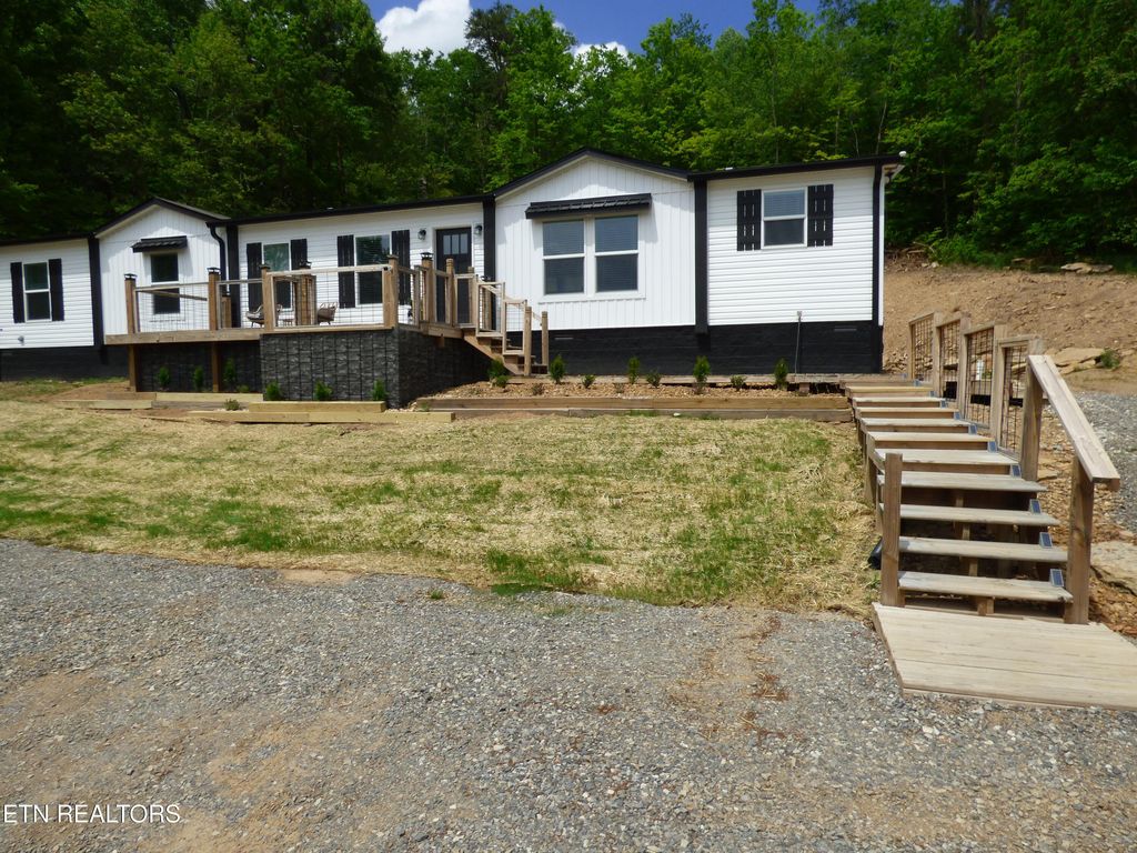 Photo of 456 Main St, Crab Orchard, TN 37723 (MLS # 1339642)
