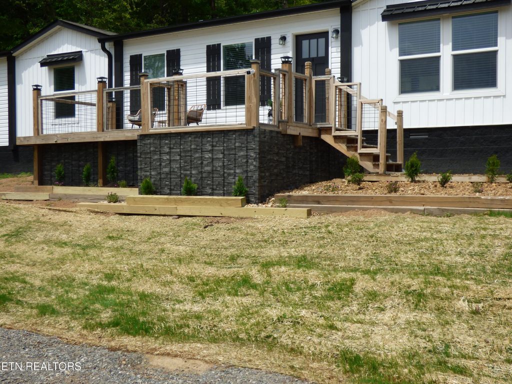 Photo of 456 Main St, Crab Orchard, TN 37723 (MLS # 1339642)