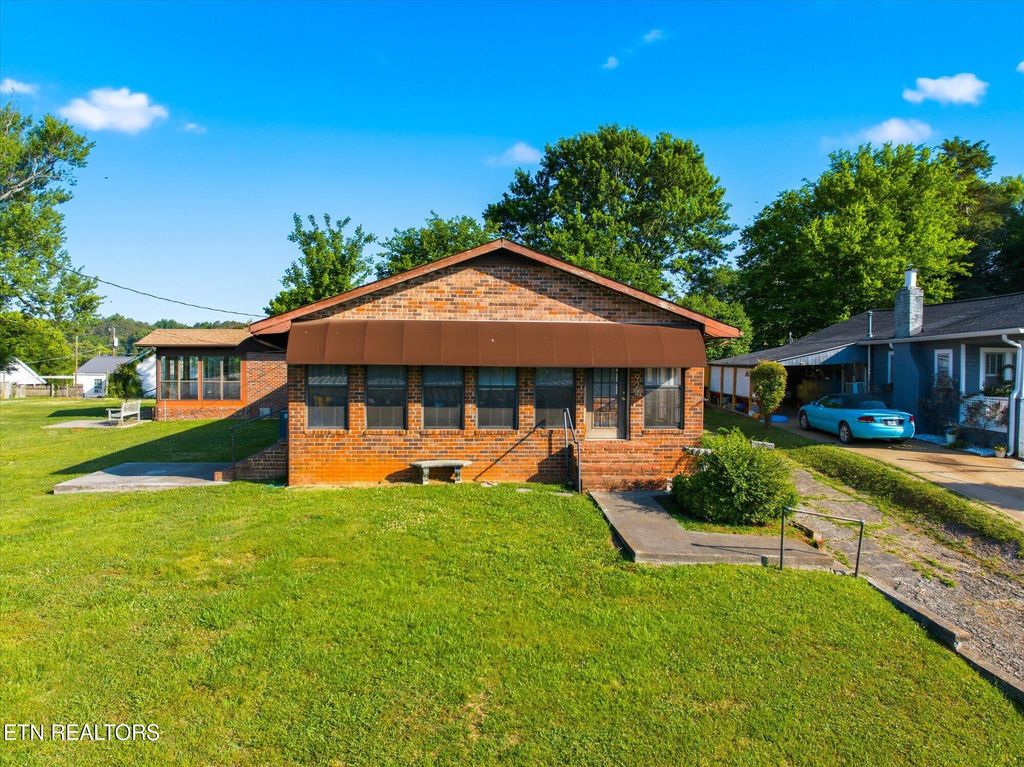 Photo of 924 E Madison Ave, Athens, TN 37303 (MLS # 1342072)