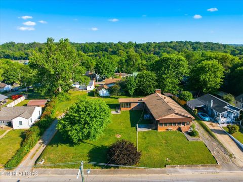 Tiny photo for 924 E Madison Ave, Athens, TN 37303 (MLS # 1342072)