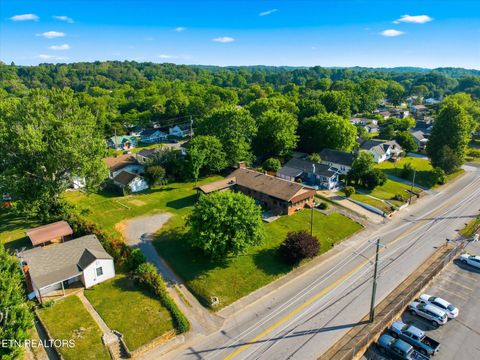 Tiny photo for 924 E Madison Ave, Athens, TN 37303 (MLS # 1342072)