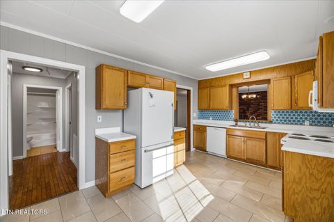 Tiny photo for 924 E Madison Ave, Athens, TN 37303 (MLS # 1342072)