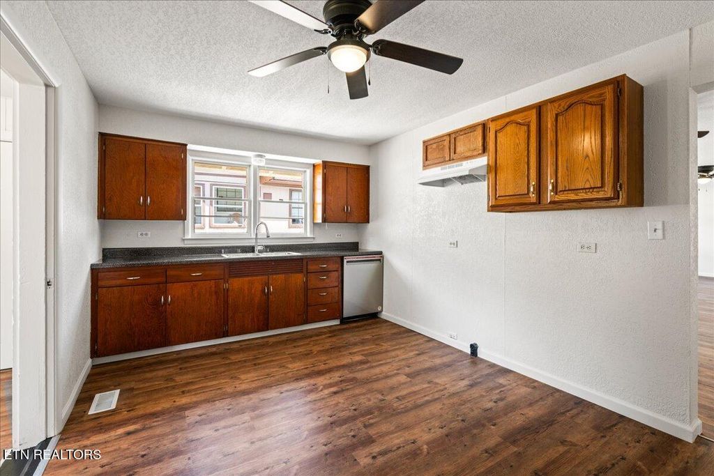Photo of 311 E Prospect St, LaFollette, TN 37766 (MLS # 1317311)