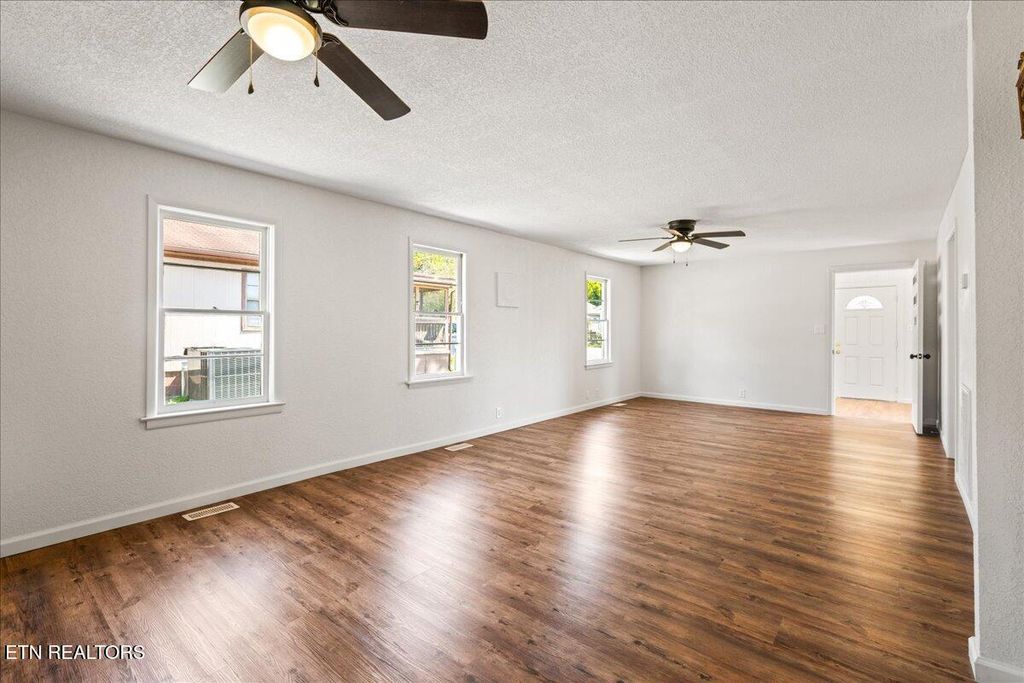 Photo of 311 E Prospect St, LaFollette, TN 37766 (MLS # 1317311)