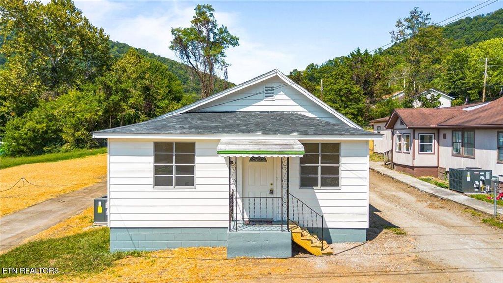 Photo of 311 E Prospect St, LaFollette, TN 37766 (MLS # 1317311)
