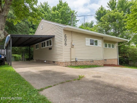 Photo of 606 W Outer Drive, Oak Ridge, TN 37830 (MLS # 1344259)