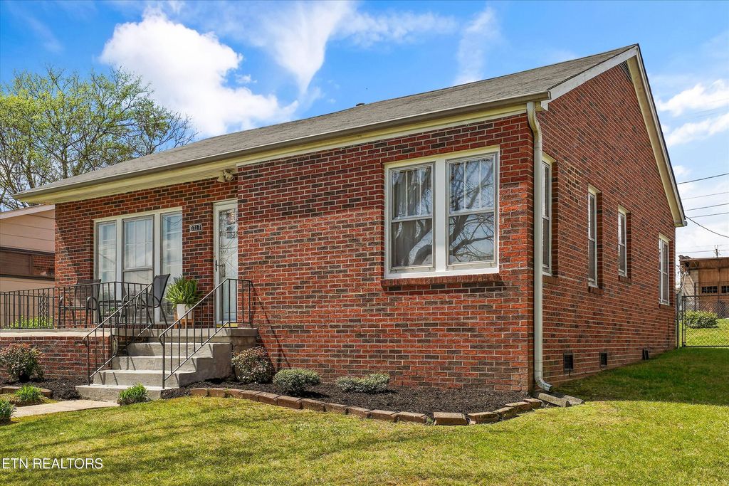 Photo of 3717 Speedway Circle, Knoxville, TN 37914 (MLS # 1335135)