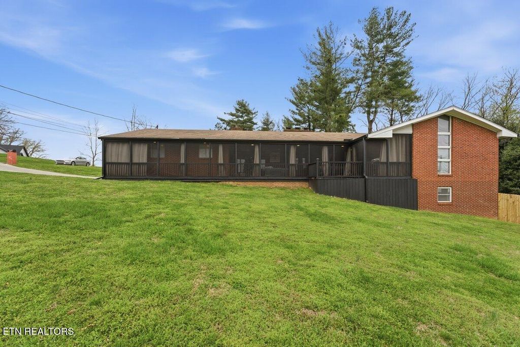 Photo of 1414 Rosalyn Drive, Knoxville, TN 37914 (MLS # 1333585)