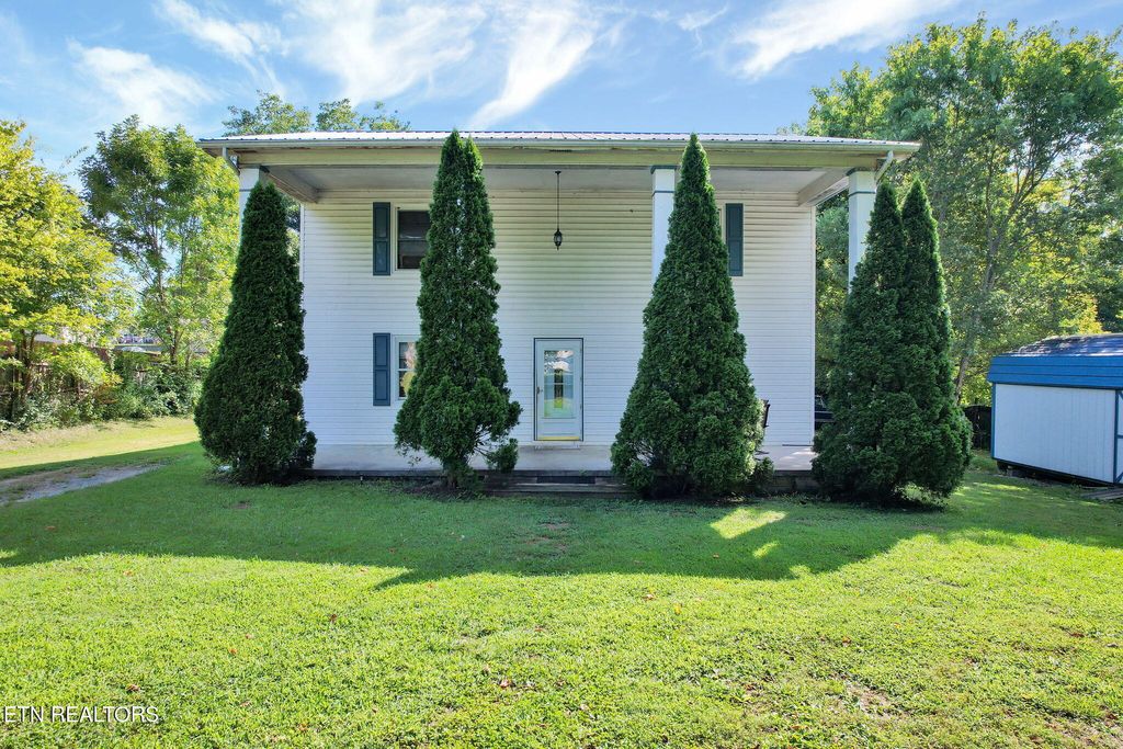 Photo of 405 N Iowa Ave, Etowah, TN 37331 (MLS # 1313555)